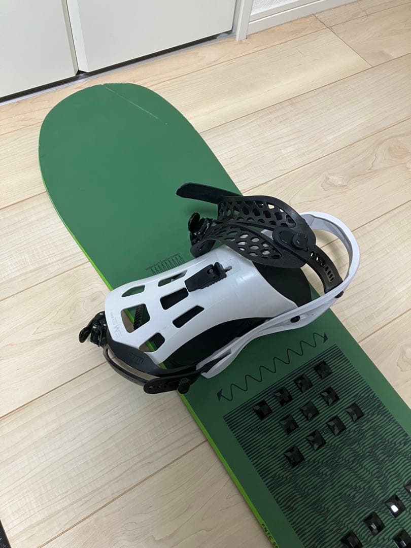 FNTC TNT グラトリ用ボード　FLUXビンディング