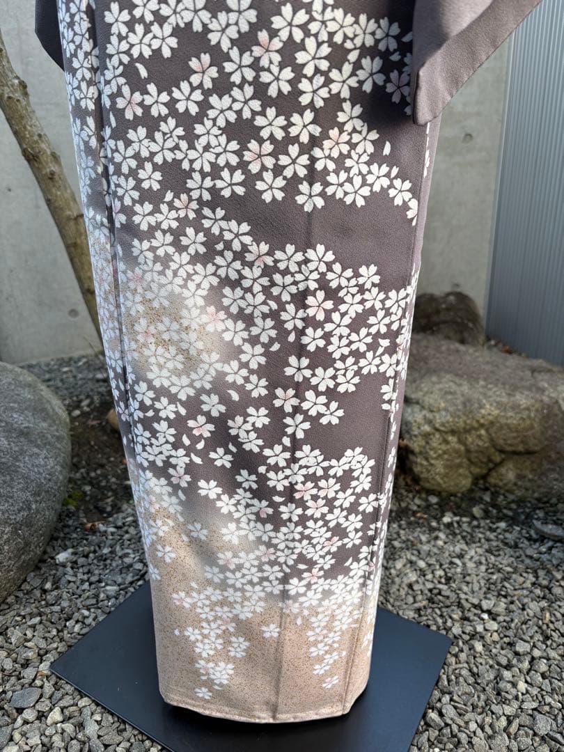 上質訪問着　桜柄　グレージュ