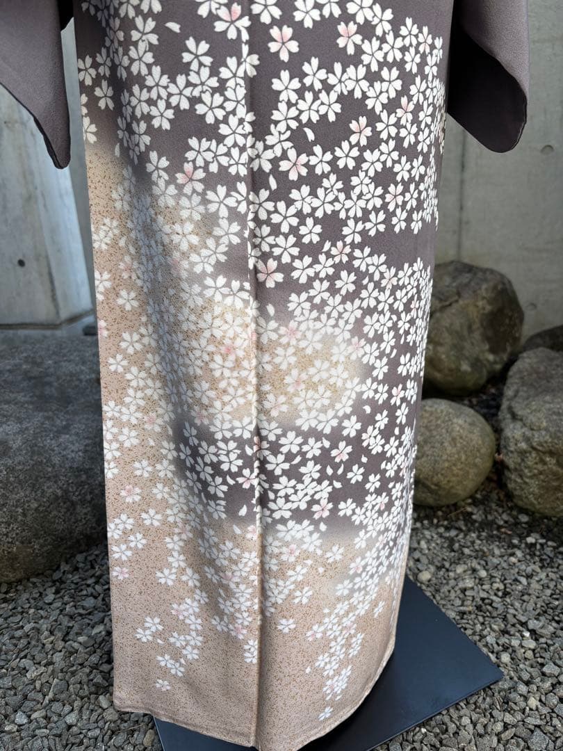 上質訪問着　桜柄　グレージュ