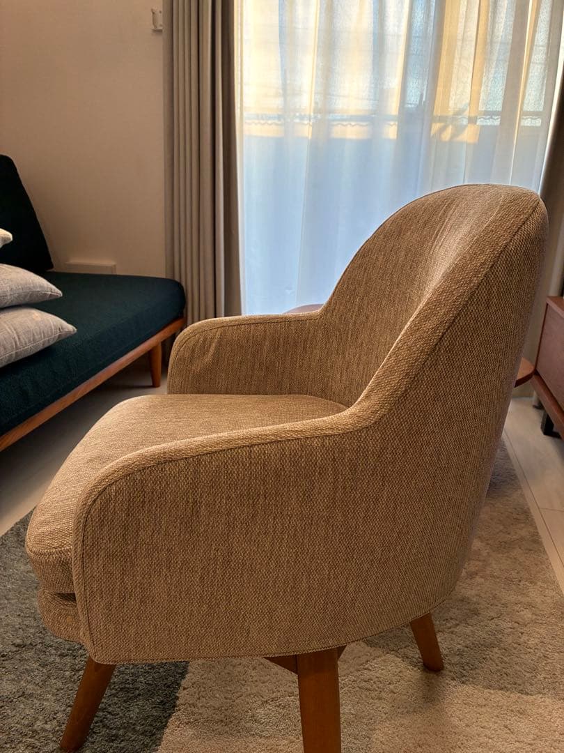 この椅子は売約済みです。 UNICO PIVO ベージュ 回転式アームチェア