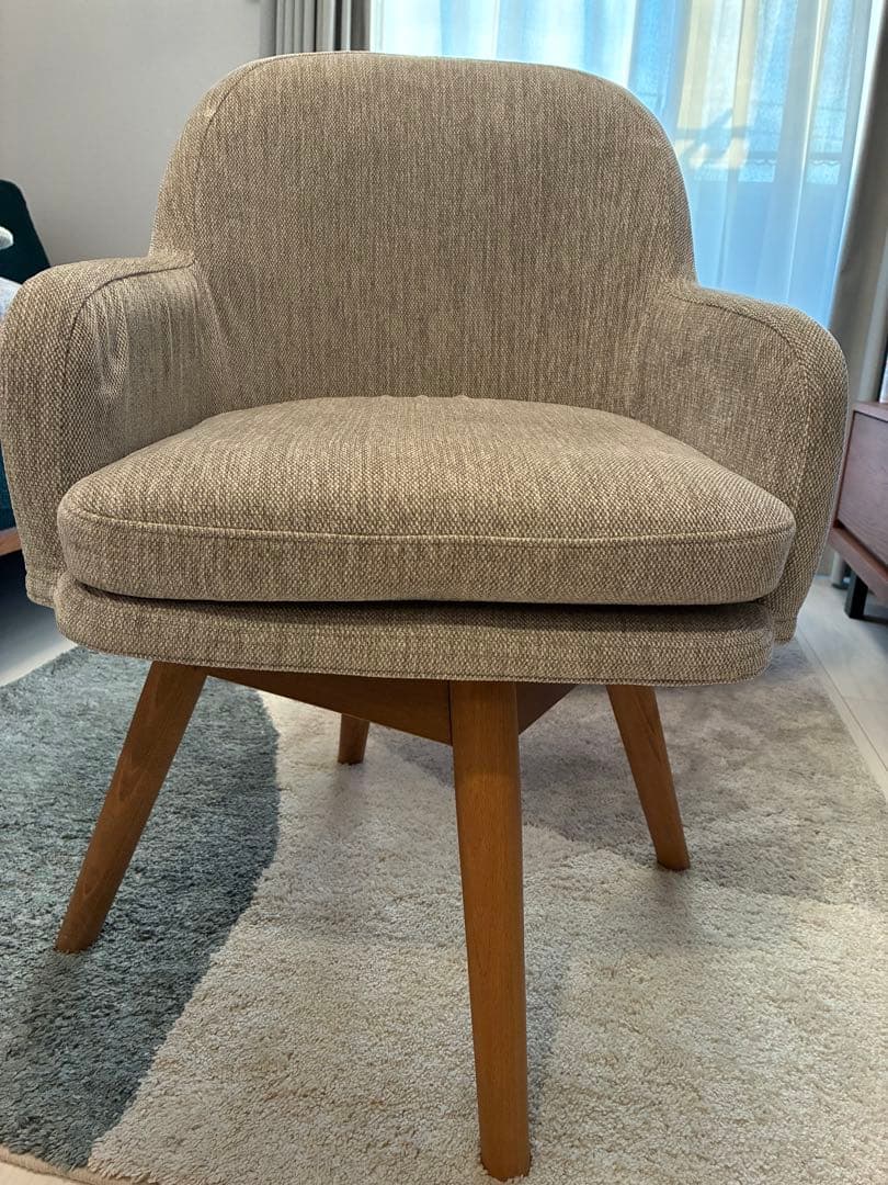 この椅子は売約済みです。 UNICO PIVO ベージュ 回転式アームチェア