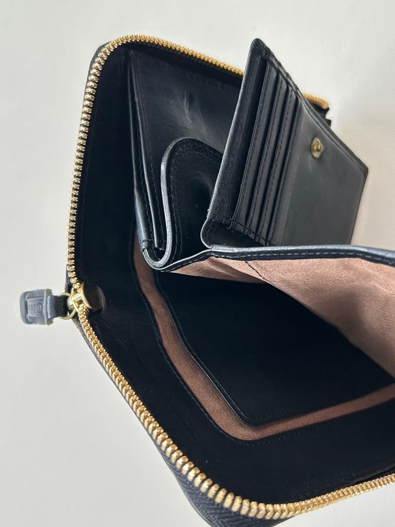 CORBOコルボ レザー 二つ折り財布 黒 チャック付き