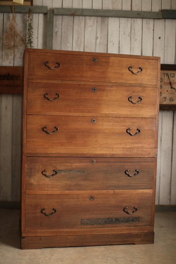 古く味のある木製の引き出し2段　チェスト　桐箪笥　タンス　古家具　古民家