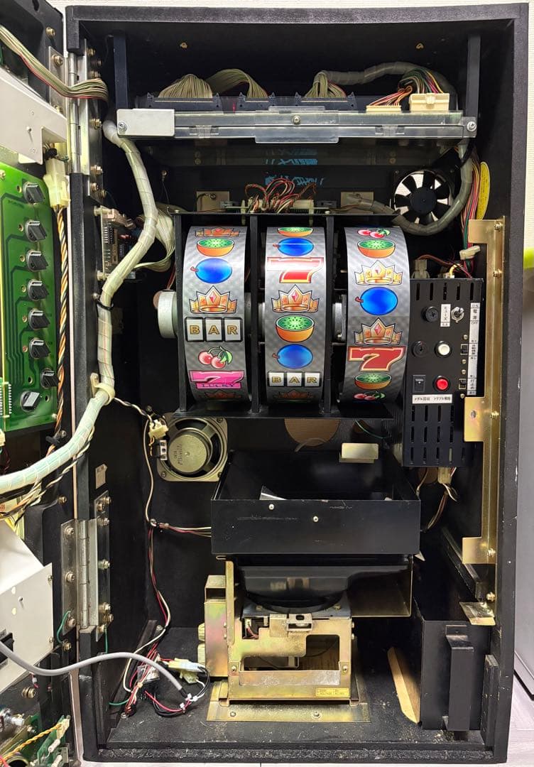 早い者勝ち特別価格　送料込み　超激レア　パチスロ　岡崎産業　キングジャック　裏物