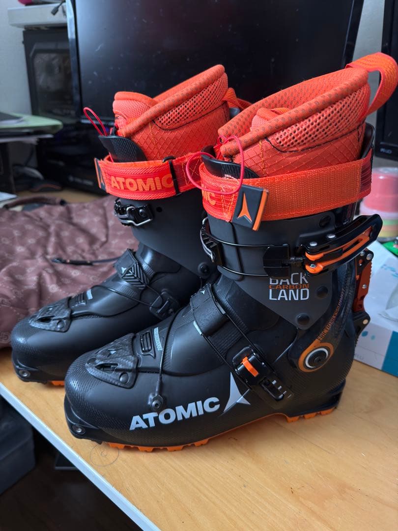 う*ち様 ATOMIC カーボンBACKLAND スキー用ブーツ 黒/オレンジ