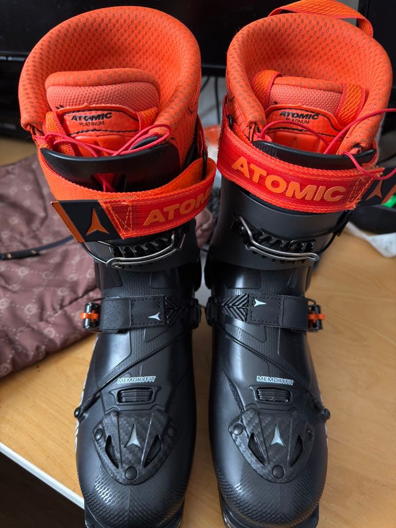 う*ち様 ATOMIC カーボンBACKLAND スキー用ブーツ 黒/オレンジ