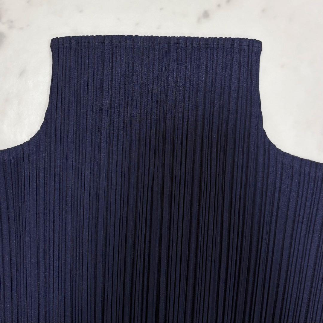 美品✨プリーツプリーズ　イッセイミヤケ　プリーツハイネックプルオーバー　ネイビー