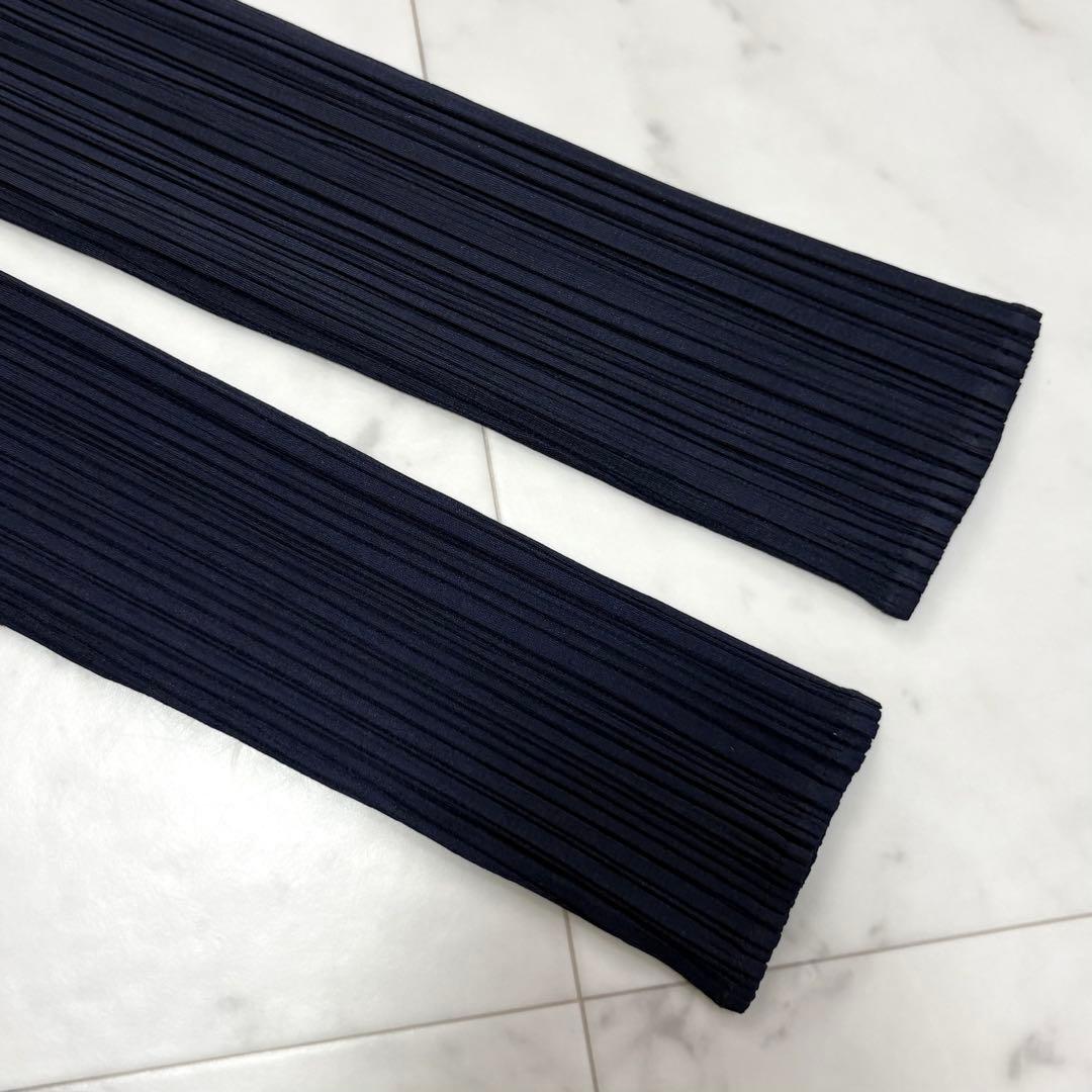 美品✨プリーツプリーズ　イッセイミヤケ　プリーツハイネックプルオーバー　ネイビー