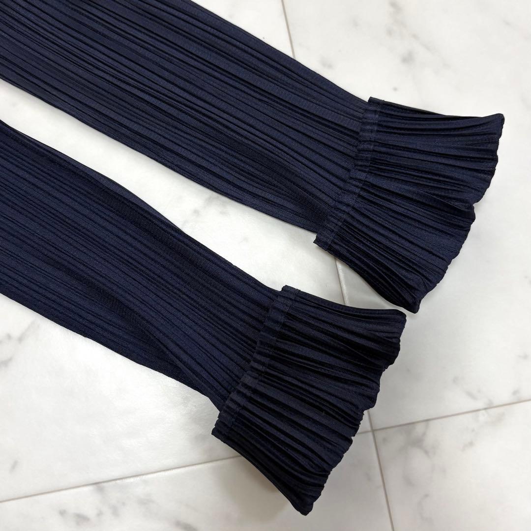 美品✨プリーツプリーズ　イッセイミヤケ　プリーツハイネックプルオーバー　ネイビー