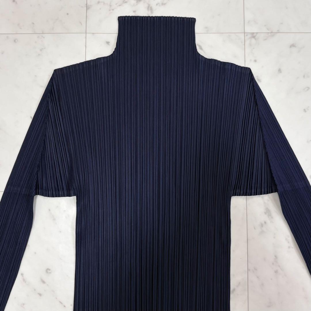 美品✨プリーツプリーズ　イッセイミヤケ　プリーツハイネックプルオーバー　ネイビー