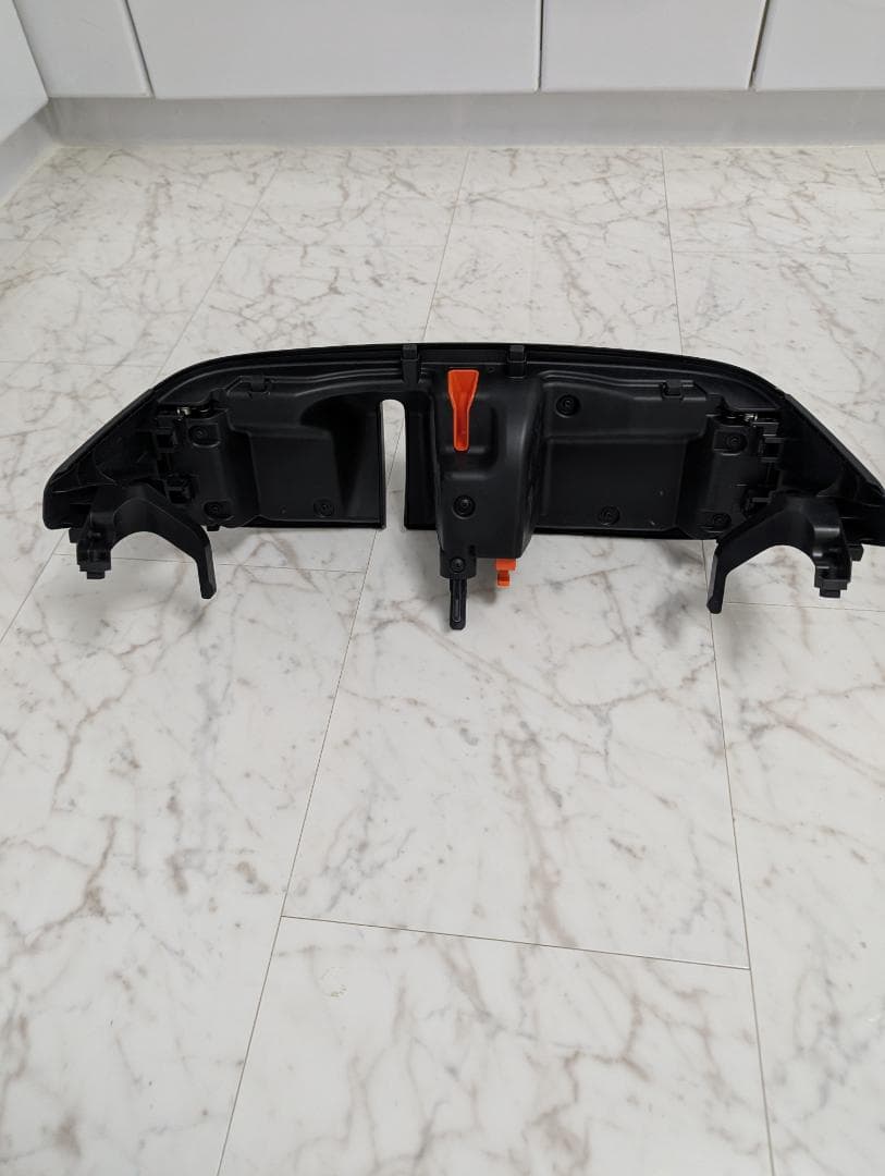 ニッサンリーフ ze1 Zero Emission 充電ポートカバー