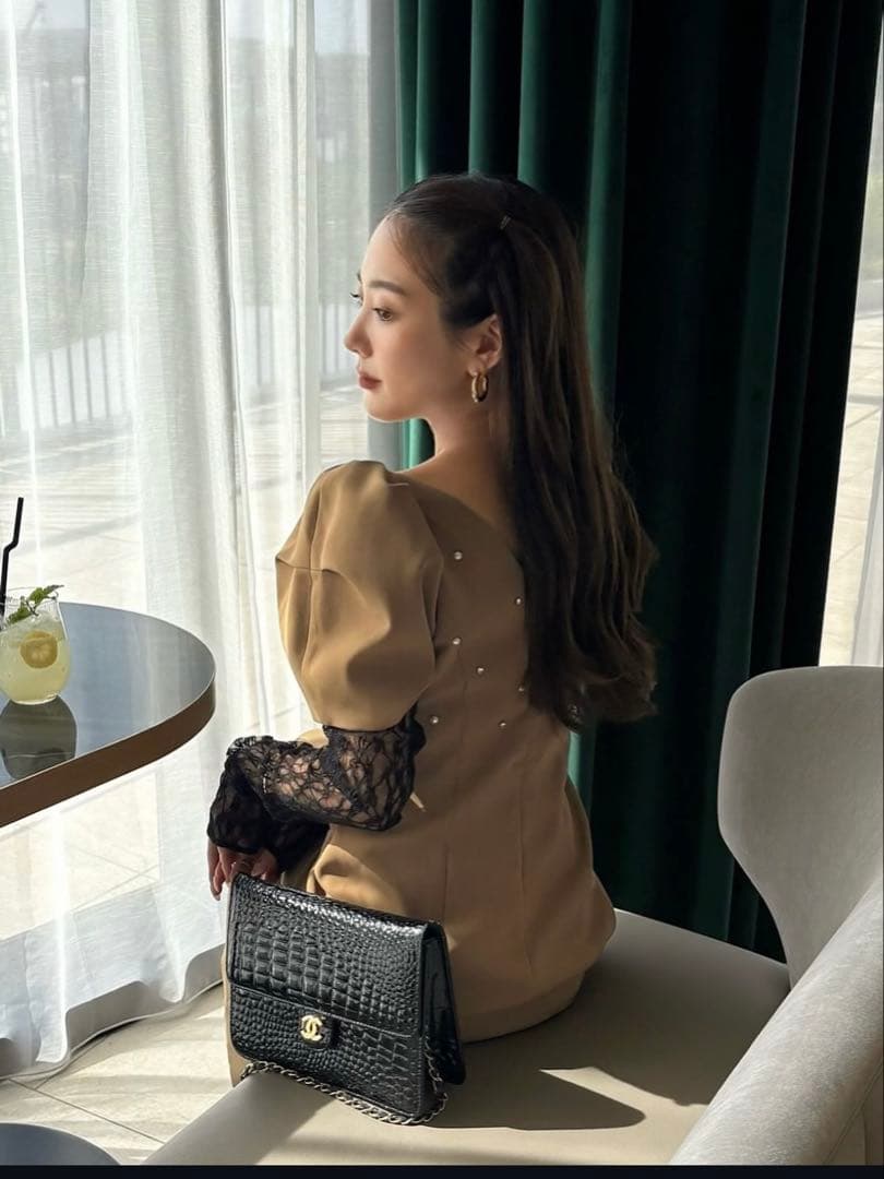 ANDRESD レースアームドレープドレス　ベージュ