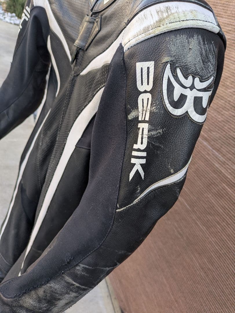 なべライダー様BERIK 2.0 ブラック/ホワイト革ツナギ