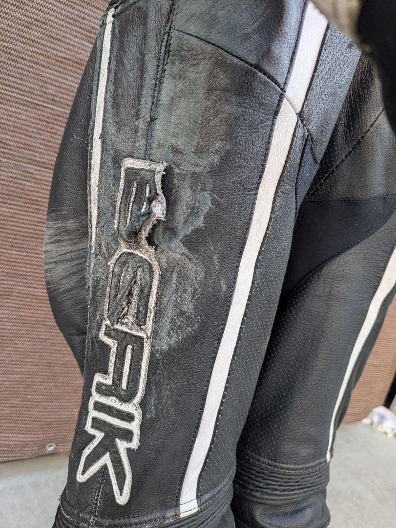 なべライダー様BERIK 2.0 ブラック/ホワイト革ツナギ