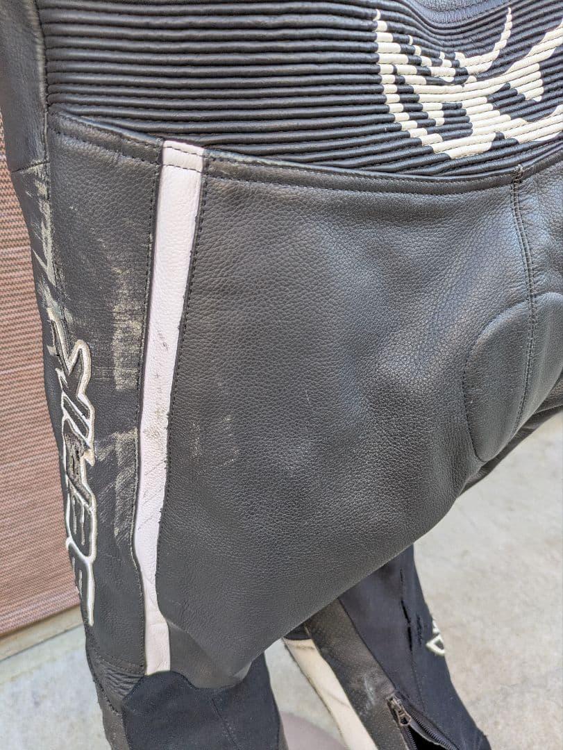 なべライダー様BERIK 2.0 ブラック/ホワイト革ツナギ