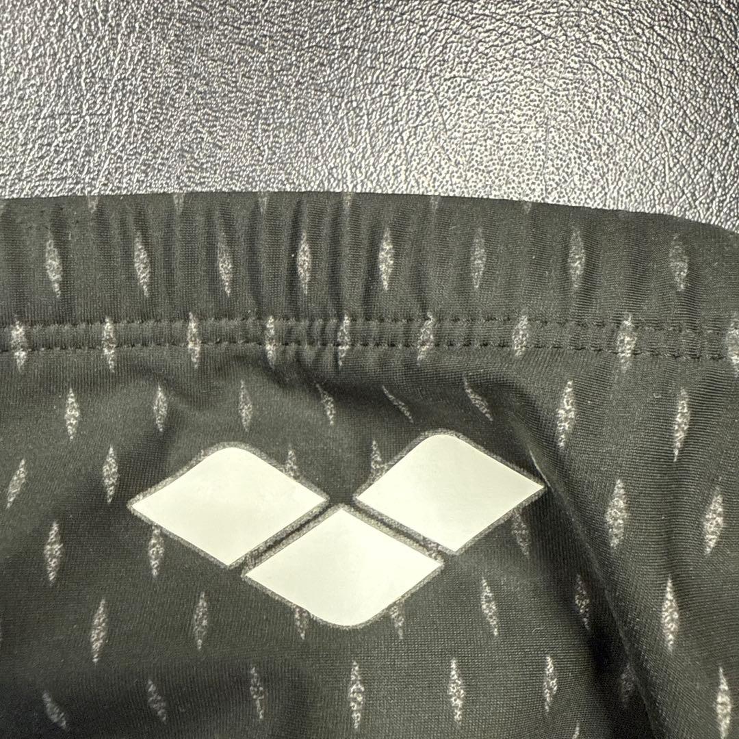 黒い競泳水着 ダイヤモンドパターン