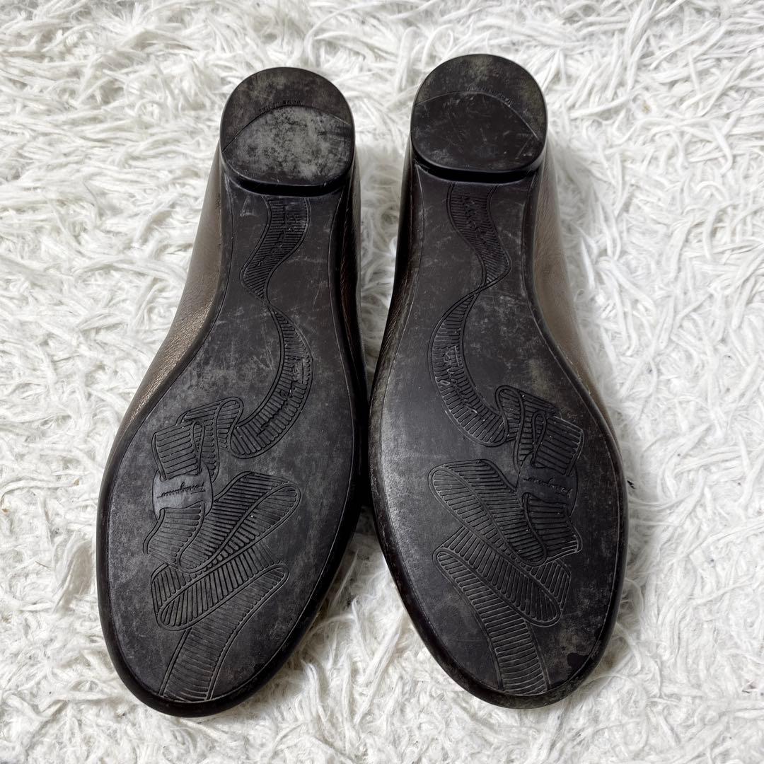 フェラガモ　フラットシューズ　バレエシューズ　ヴァラ　シャンパンゴールド