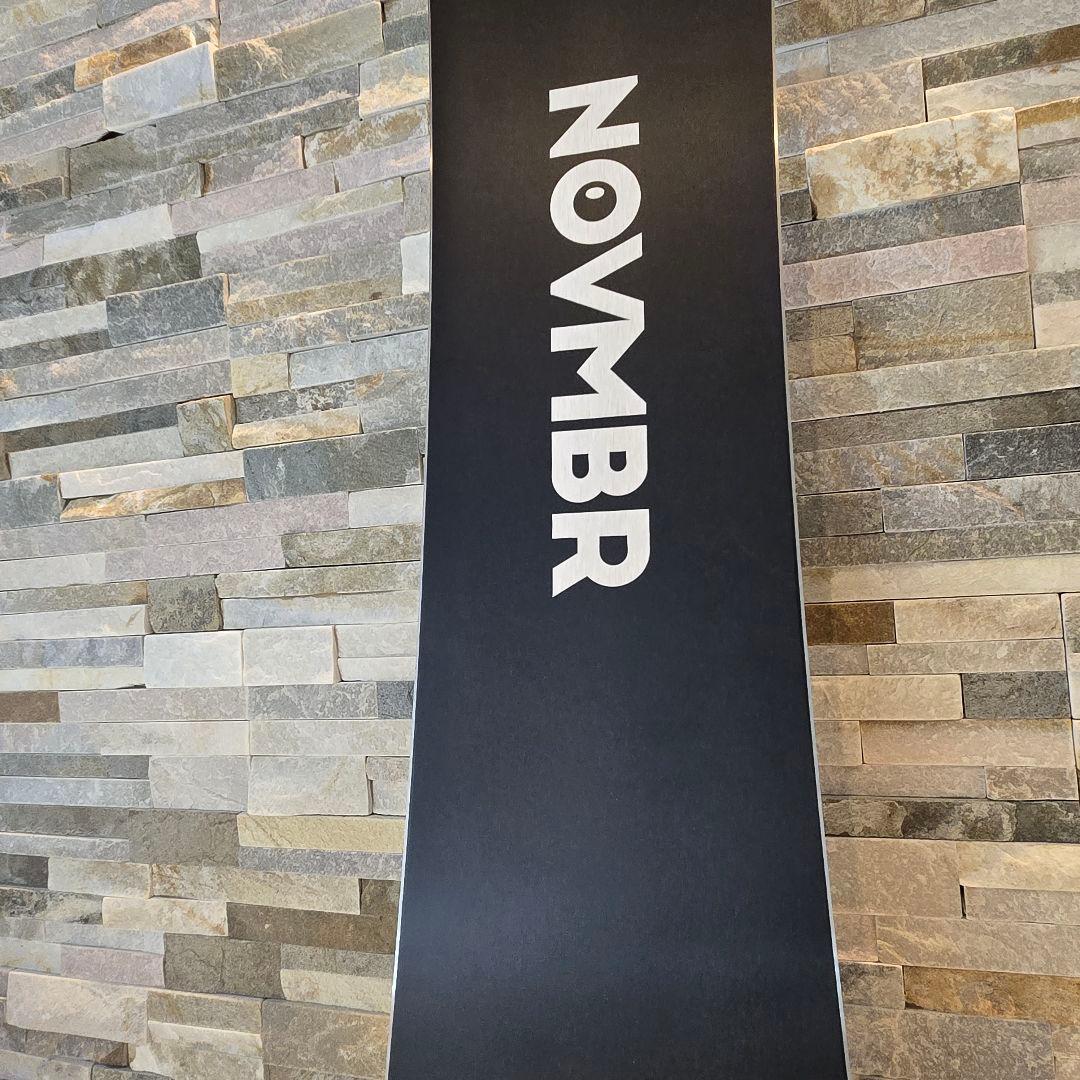 未使用　NOVEMBER MONSTER KIDS スノーボード 125cm