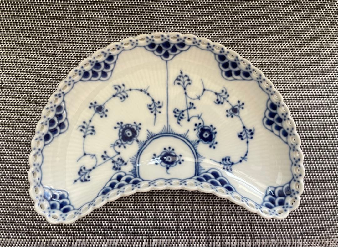 ブルーフルーテッド フルレース クレセントディッシュ 22cm ①