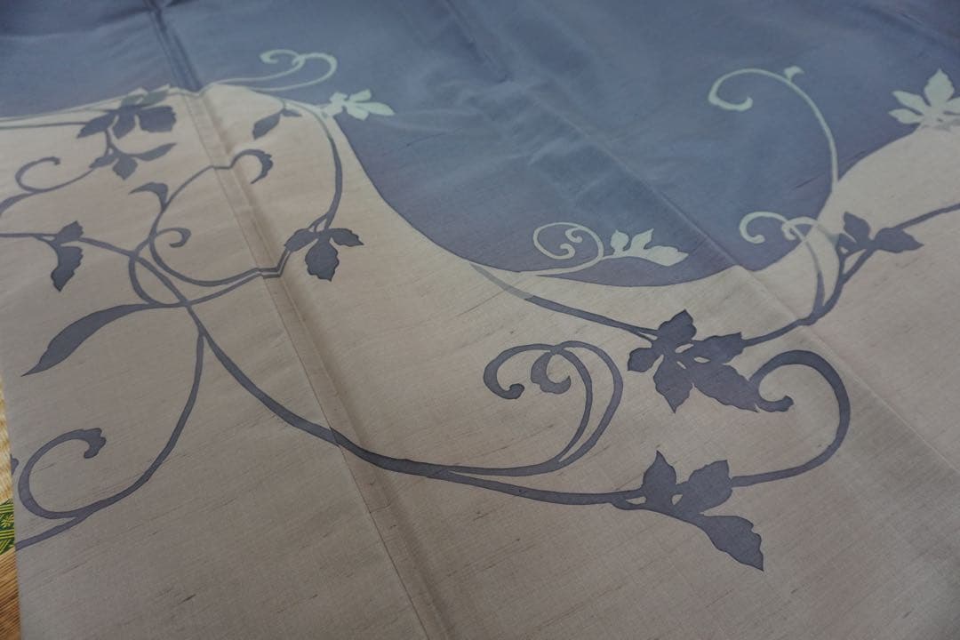 断*す様 ろうけつ染め付下げ（単衣仕立て）