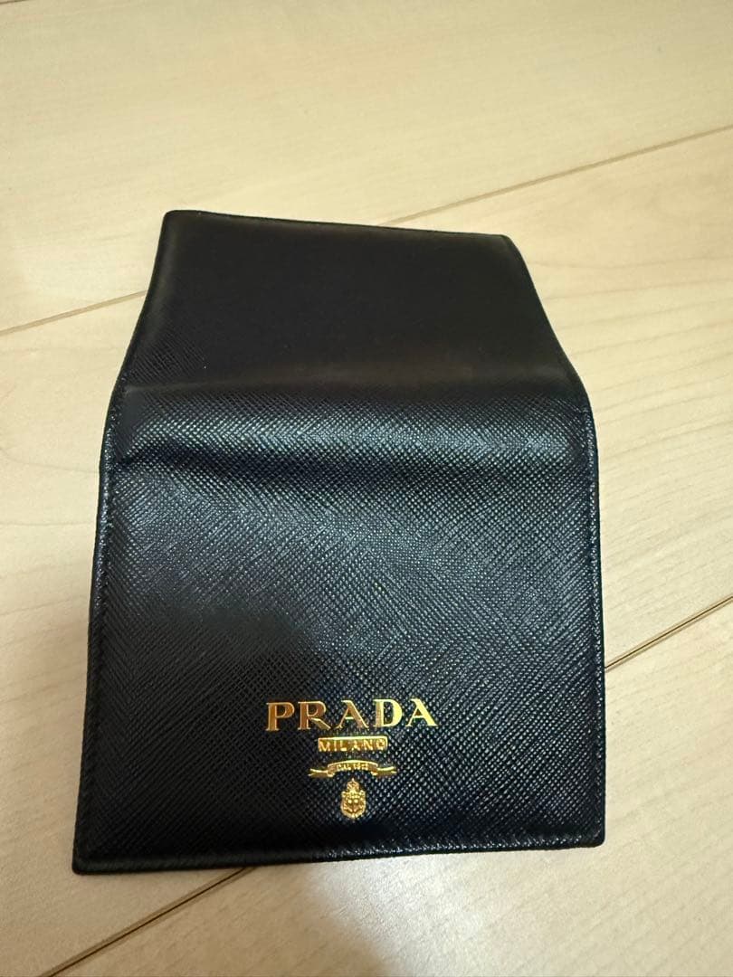 PRADA 二つ折り財布