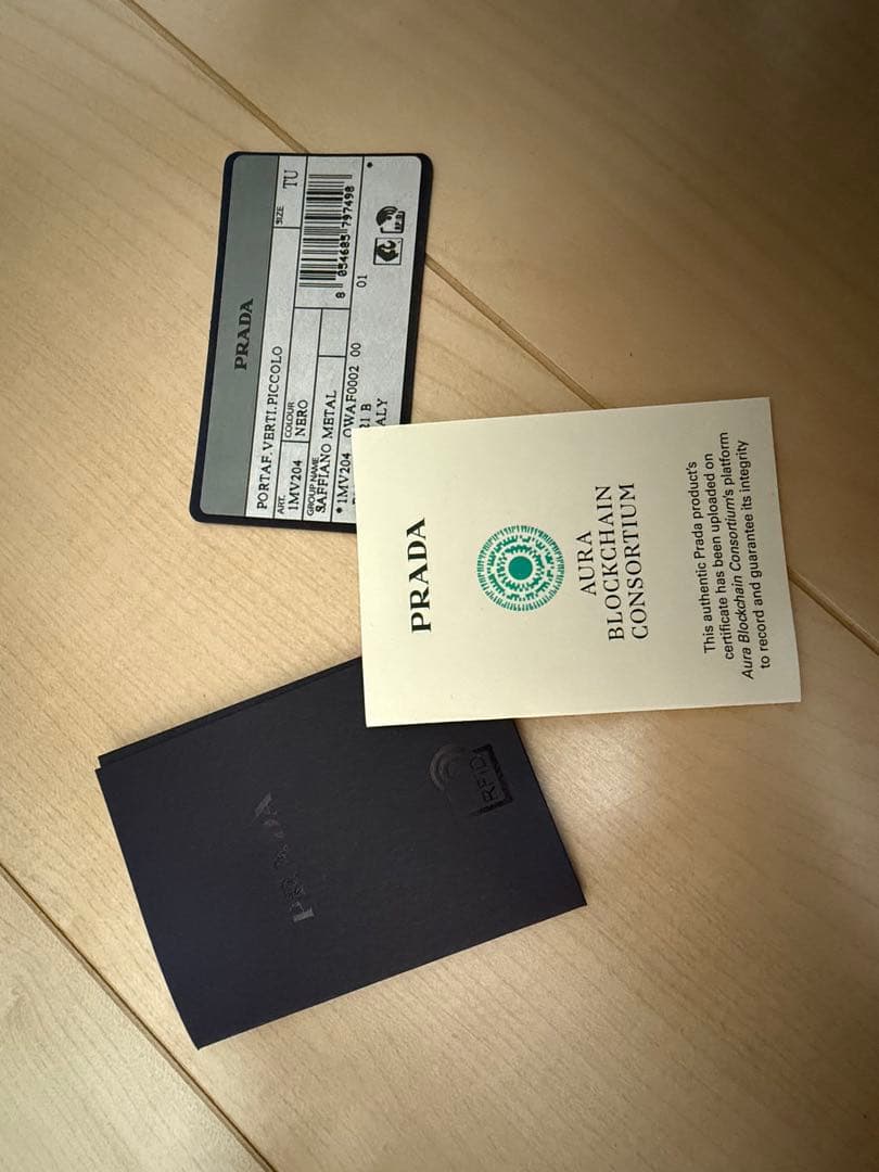 PRADA 二つ折り財布