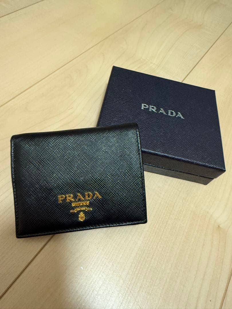 PRADA 二つ折り財布