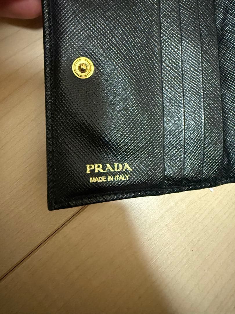 PRADA 二つ折り財布