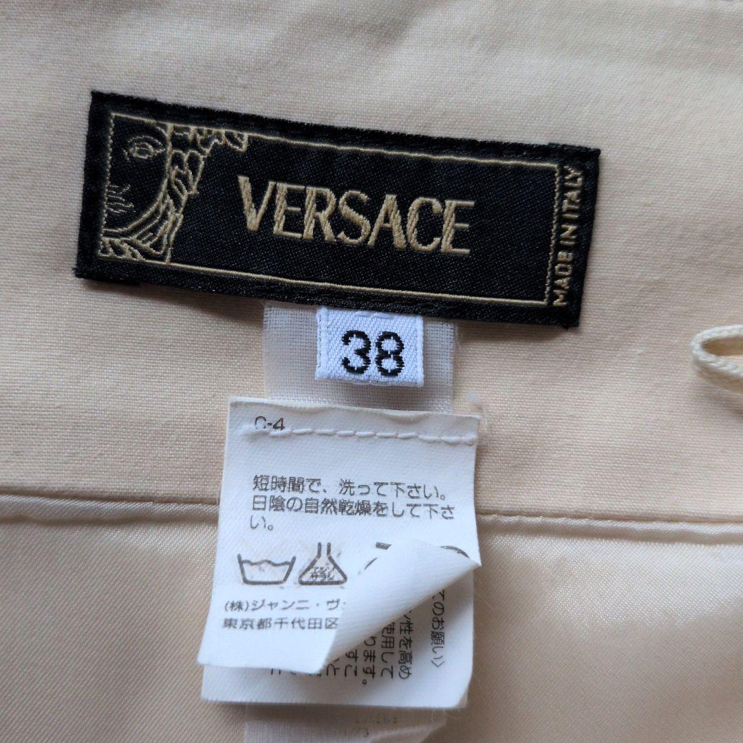 ジャンニ・ヴェルサーチ　メデューサバックル付き　タイトスカート