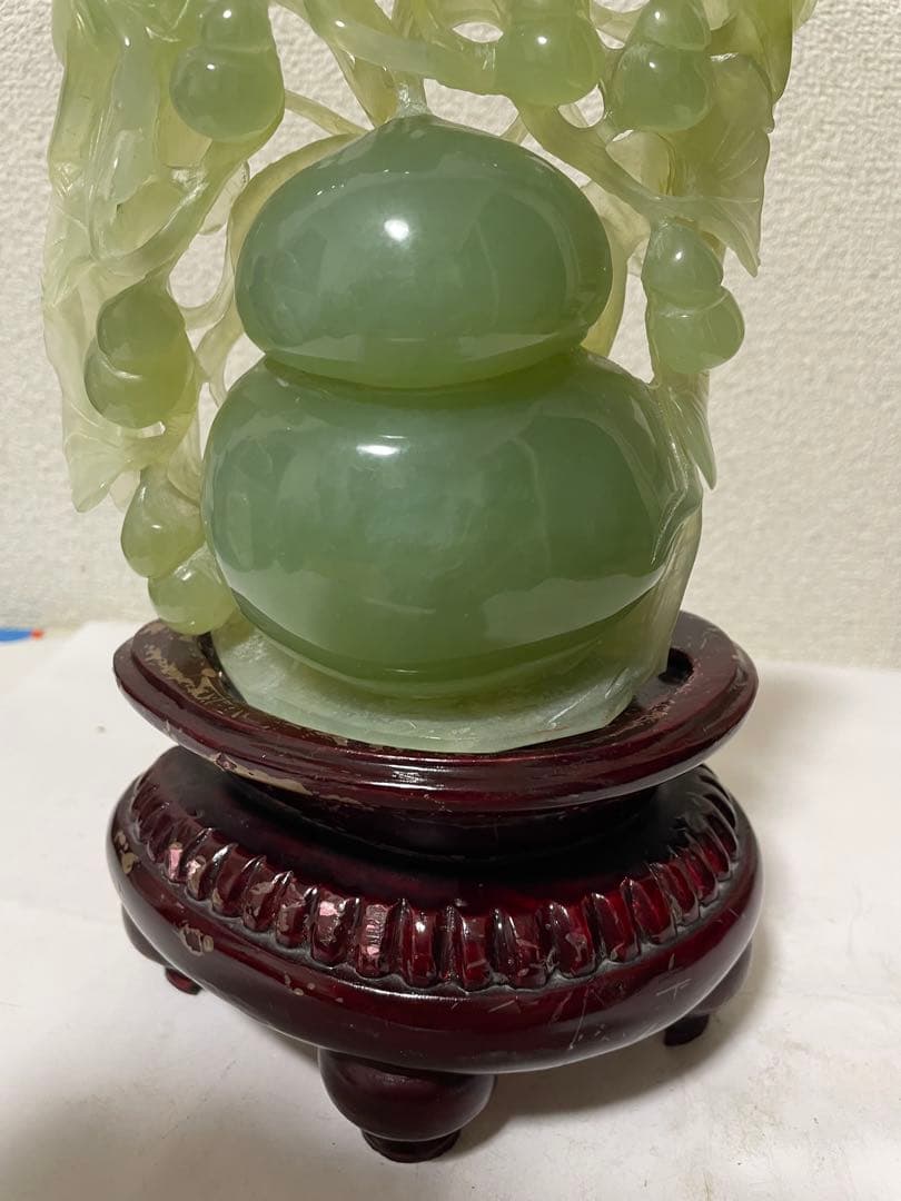 DCM 株式会社　天然石　綠石彫刻瓢箪　置物彫刻 木製台座付き