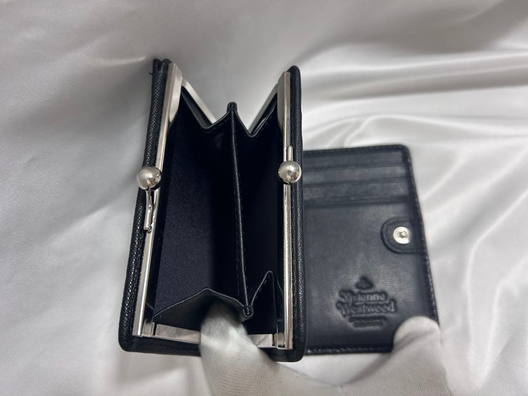Vivienne Westwood黒の二つ折り財布 シルバー