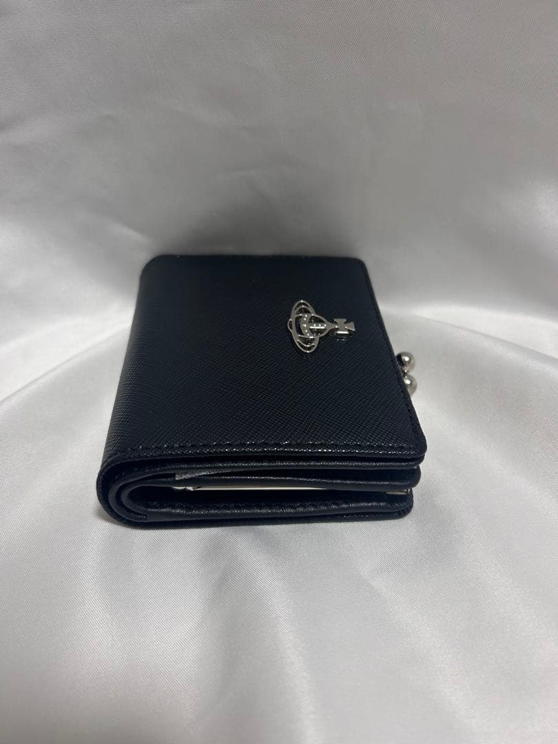 Vivienne Westwood黒の二つ折り財布 シルバー