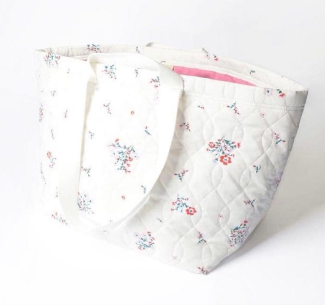 HOLIDAY フラワーキルティングビッグバッグ　未使用　タグ付き