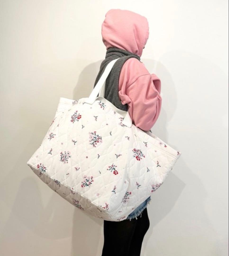 HOLIDAY フラワーキルティングビッグバッグ　未使用　タグ付き