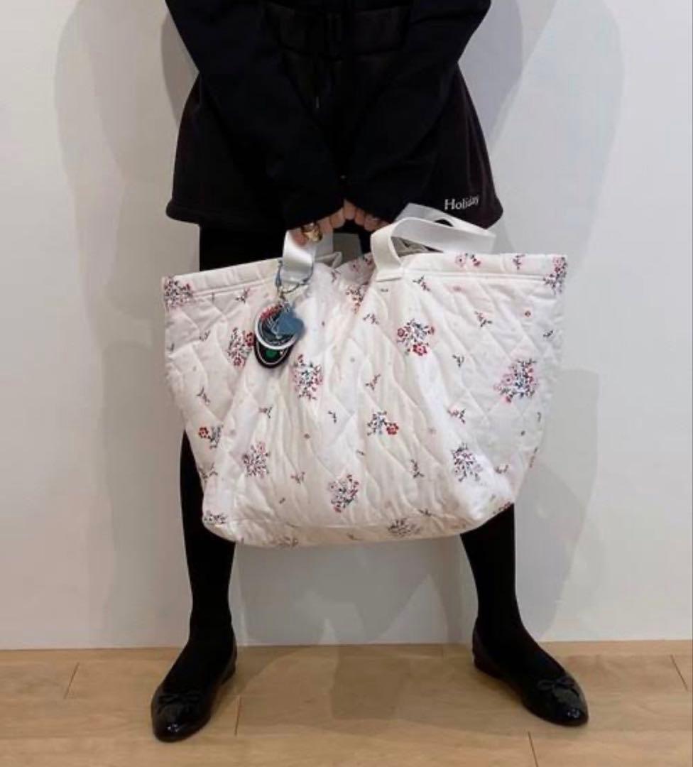 HOLIDAY フラワーキルティングビッグバッグ　未使用　タグ付き