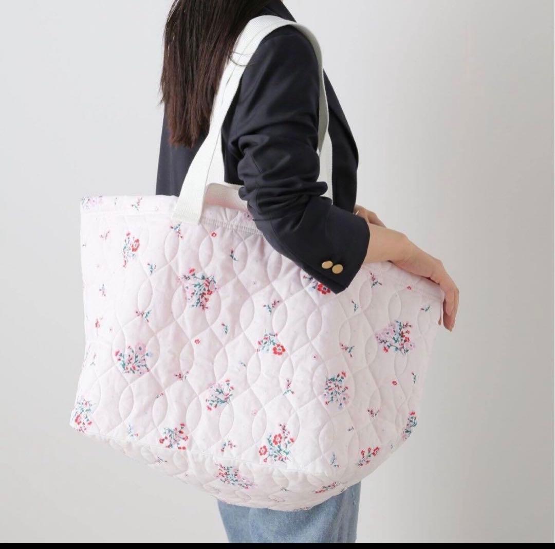 HOLIDAY フラワーキルティングビッグバッグ　未使用　タグ付き