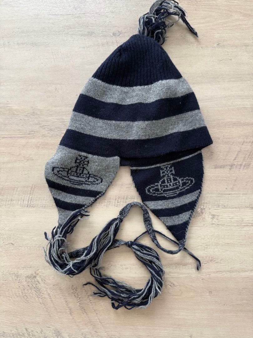 ス*カ様 ヴィヴィアンウエストウッド 耳あて付きニット帽 ネイビーグレー