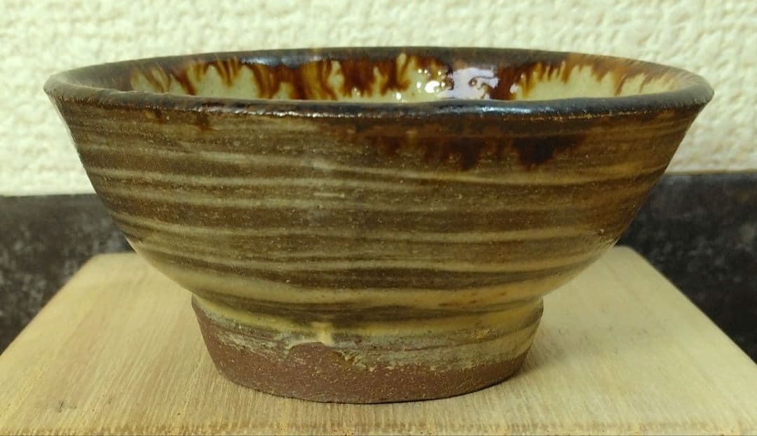 人間国宝 金城次郎 壷屋焼ぐい呑 栞 共箱 美品 大人気笑魚紋 やちむん 壺屋焼