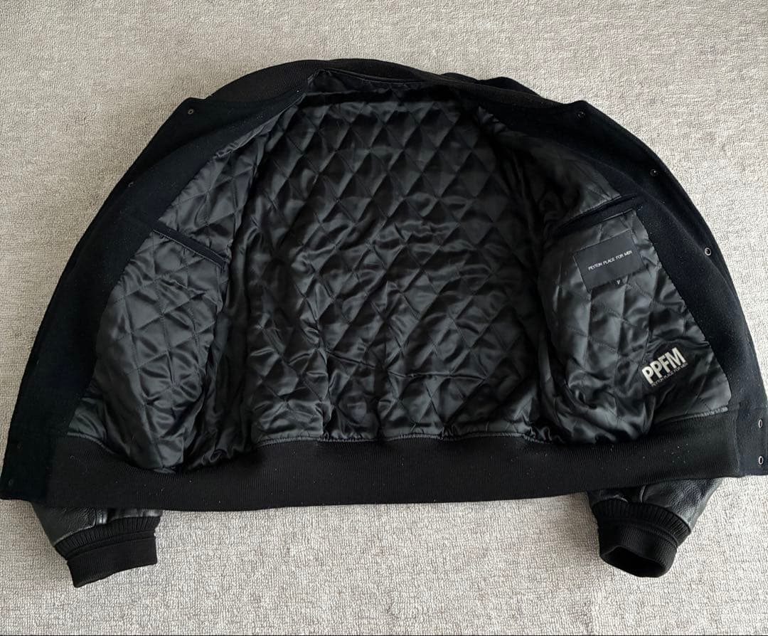 PEYTON PLACE スタジャン メルトンウール×レザー 両面刺繍ロゴ 中綿