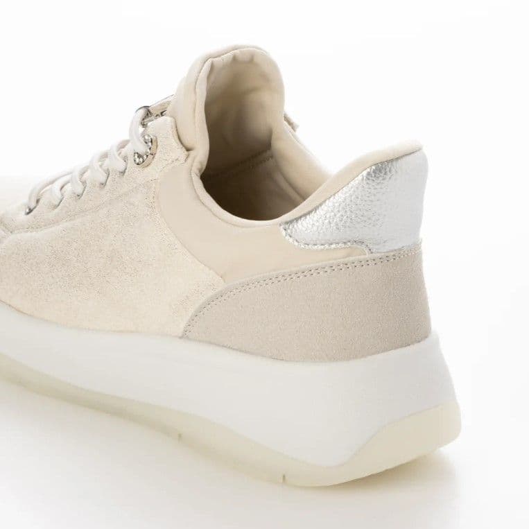 fitfit 新品24cm ◆撥水ハンズフリースニーカー651(ラメグレー)