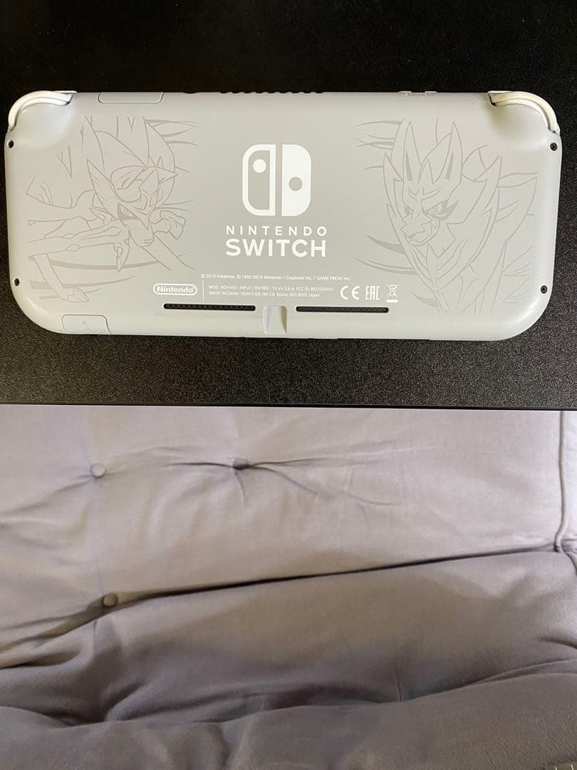 <初期化済み>Switch Lite ポケモン剣盾モデル　ケース、充電器付き。
