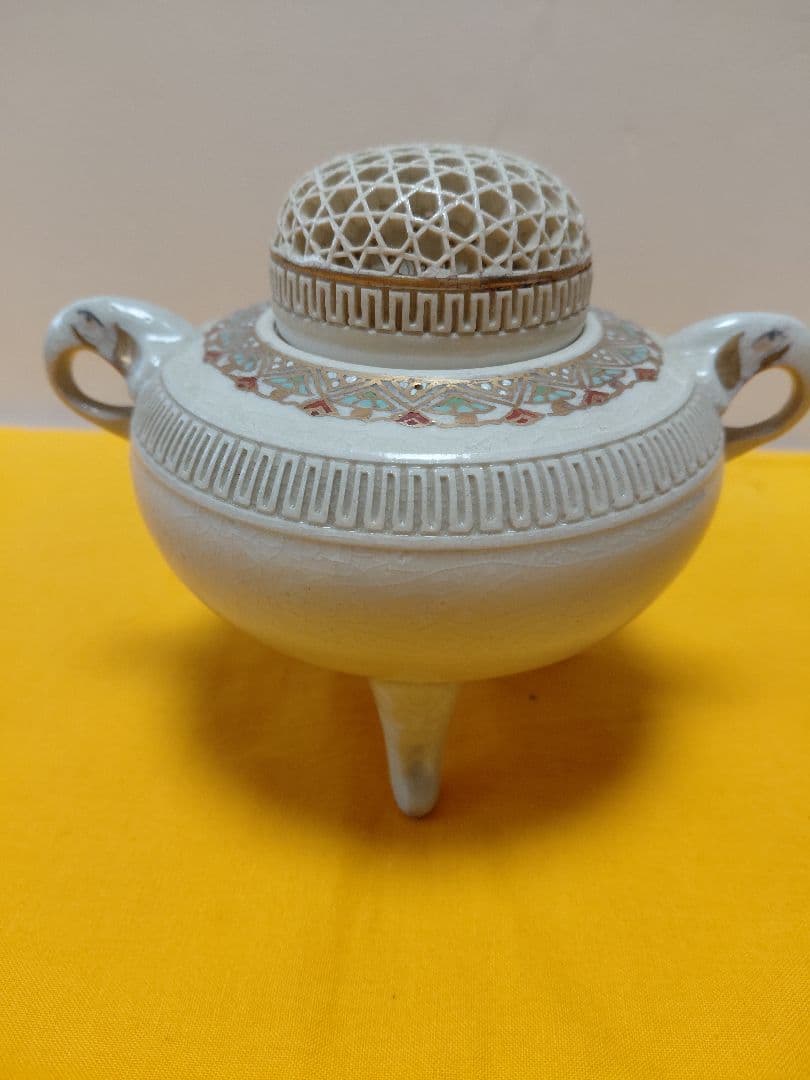 白薩摩焼　香炉　三足　透かし彫　玉陶山　仁楓作