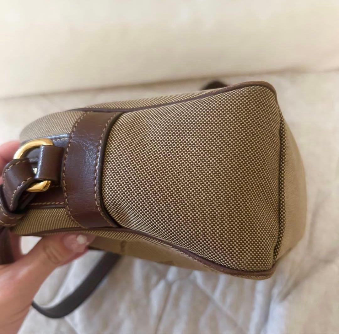 PRADA ベージュショルダーバッグ