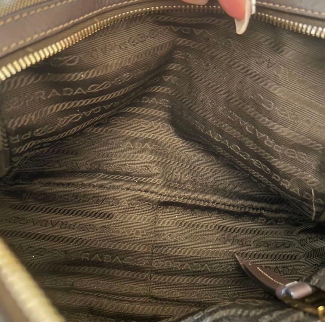 PRADA ベージュショルダーバッグ