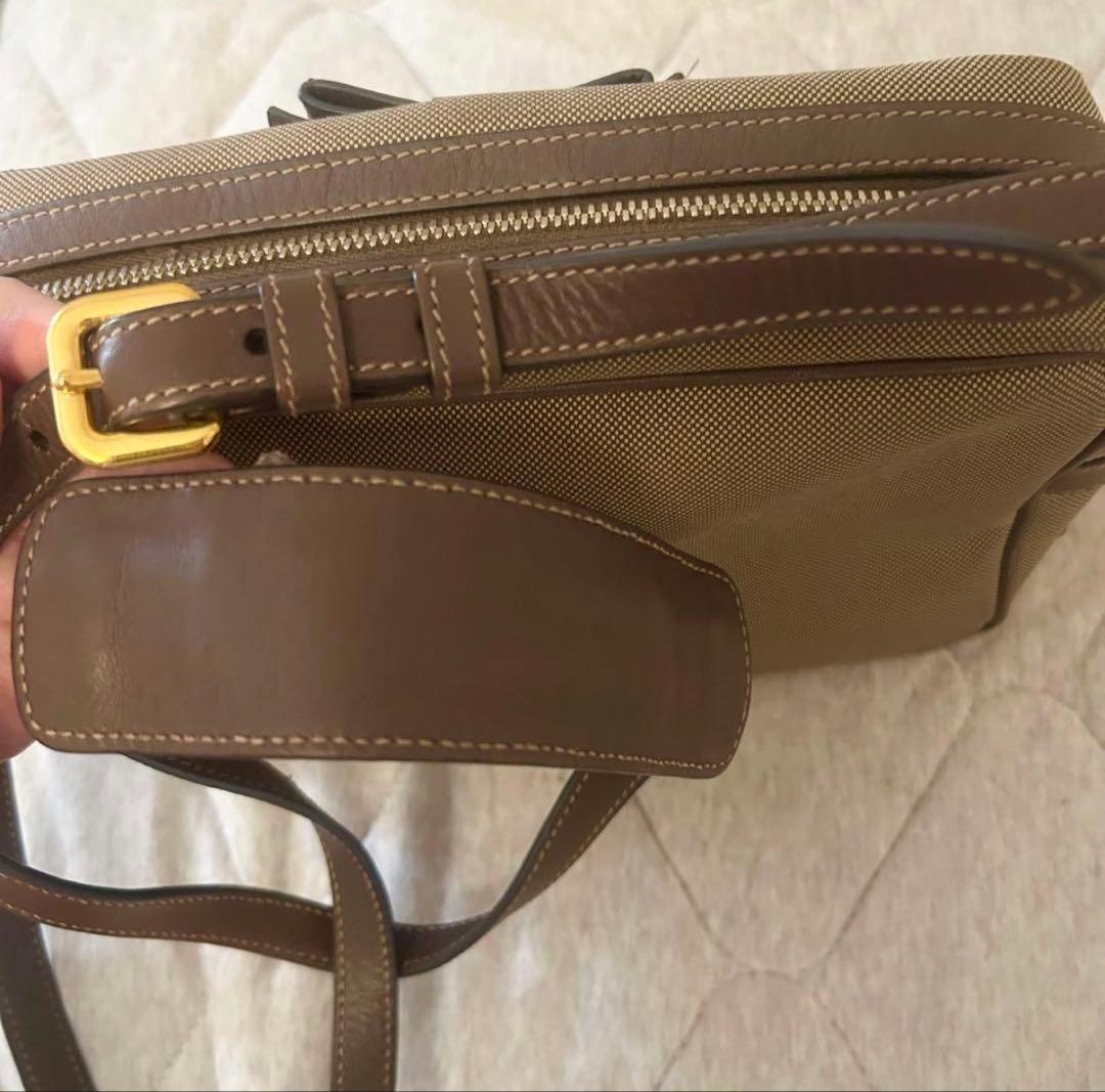 PRADA ベージュショルダーバッグ