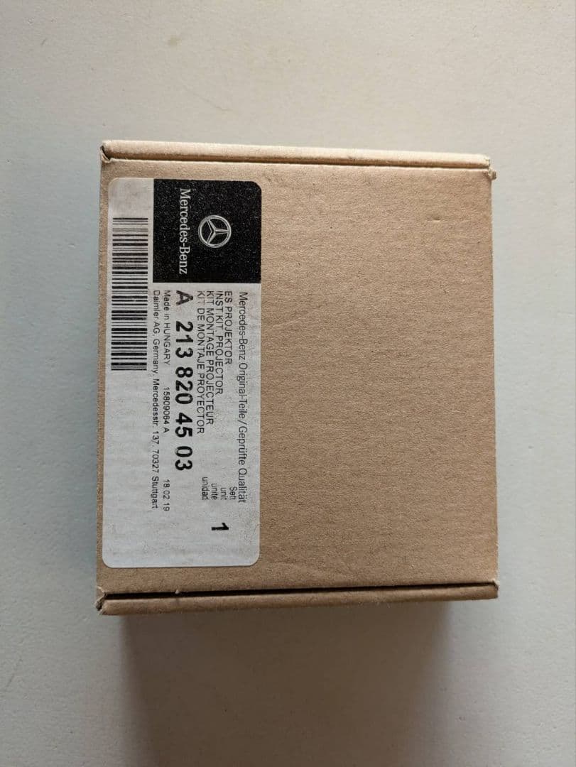 メルセデスベンツ純正　LEDカーテシランプ