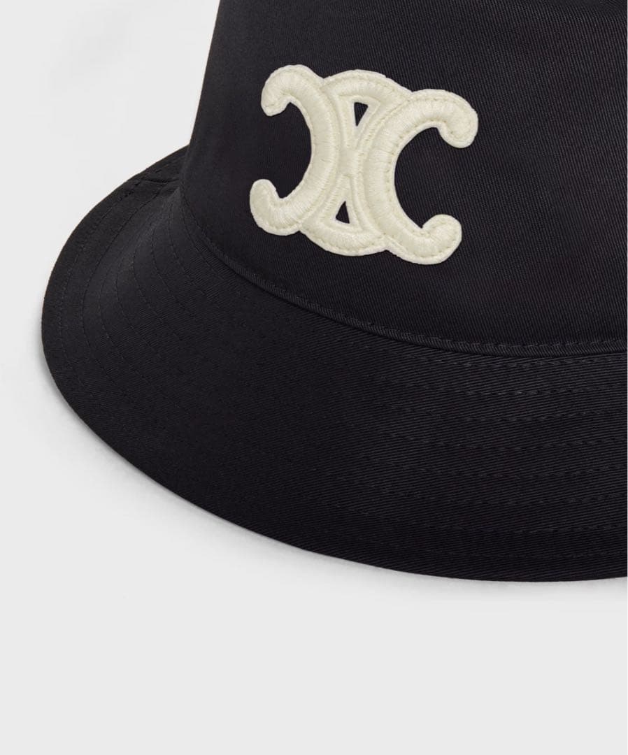 トリオンフ バケットハット /コットンギャバジン/黒のバケットハット刺繍ロゴ付き