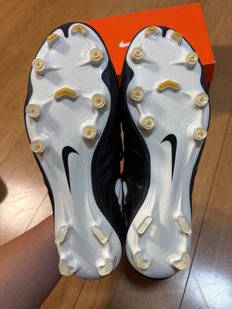 Nike Tiempo サッカーシューズ ブラック/ホワイト 箱付き