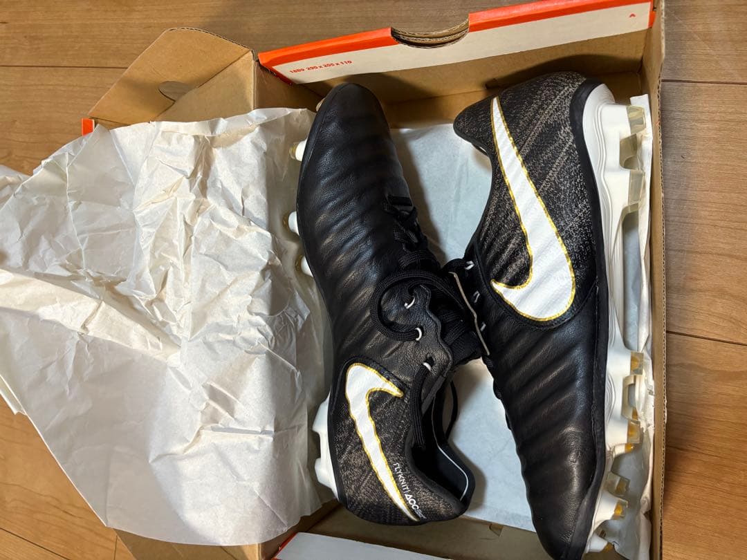 Nike Tiempo サッカーシューズ ブラック/ホワイト 箱付き