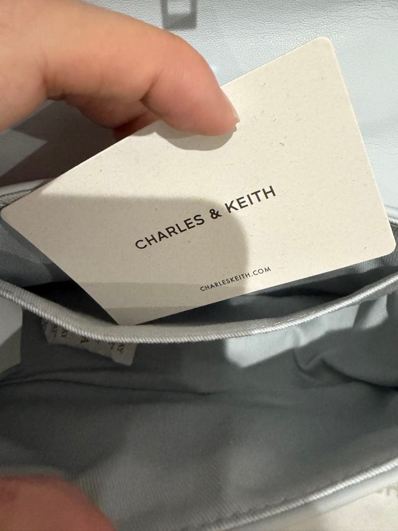 Charles Keith サミーノットハンドルフロントフラップバッグ